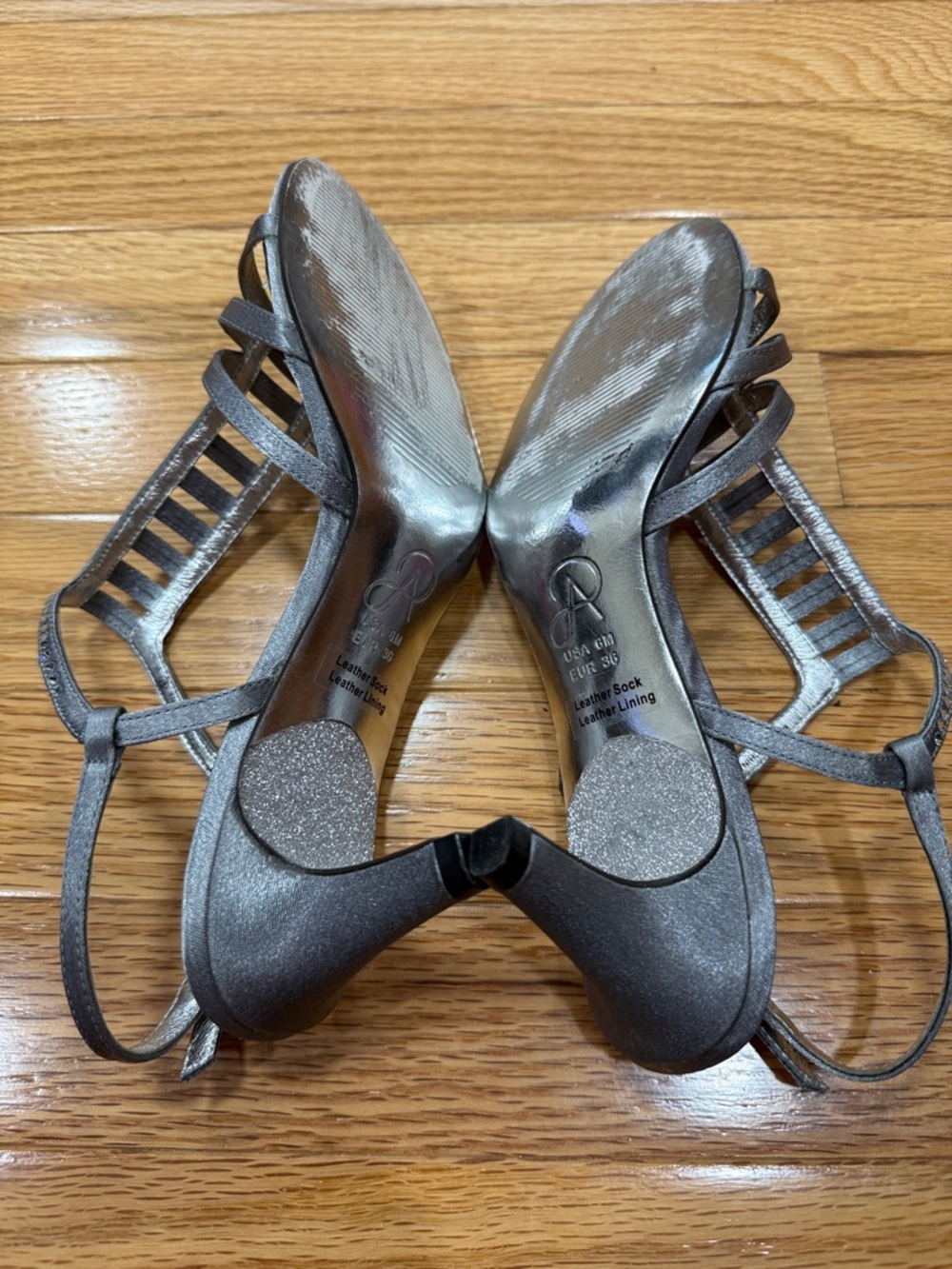 Adrianna Papell Metallic Silver T-Strap Evening Sandals - Picture 3 of 3